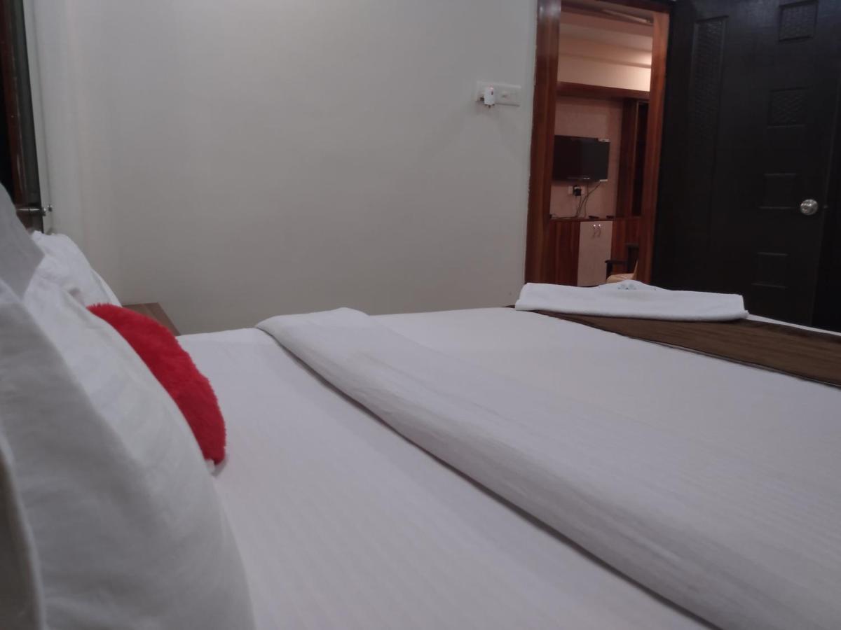 La Platina Premium Suites, Near Puri Sea Beach Exteriör bild